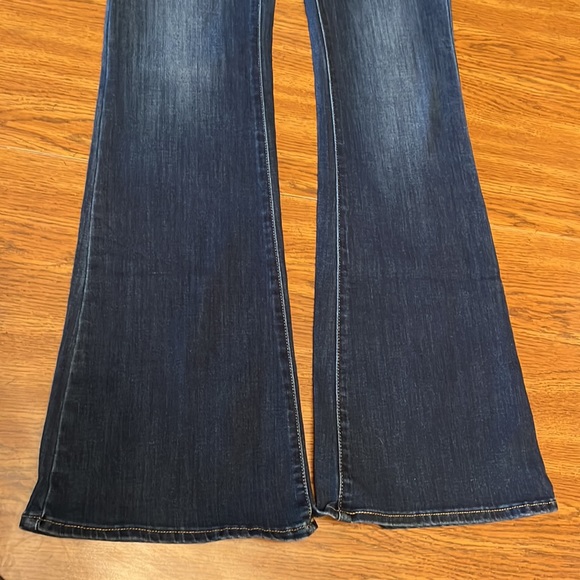 Like New💫Levi Flare Jeans - Picture 2 of 3